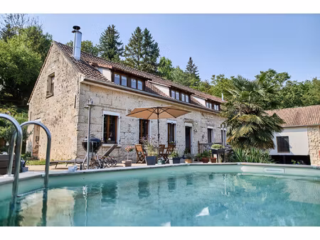 maison 7 pièces de 225 m2 confort de plain-pied.