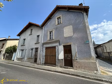 ensemble immobilier de 207m2 à puy-guillaume