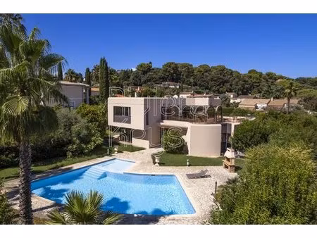 antibes – saint maymes : villa contemporaine d'architecte  jardin luxuriant avec piscine