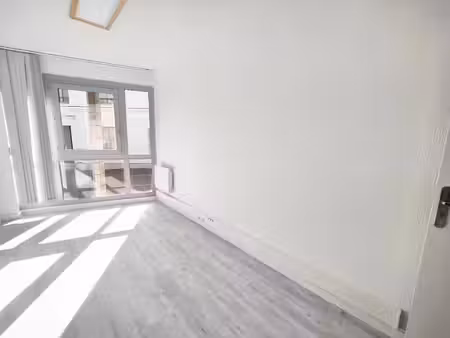 location locaux professionnels 3 pièces 64.5 m² à melun (77000)  1 438 €