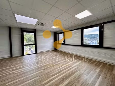 bureau neuf à louer poisy 50m²