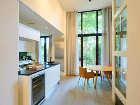 ixelles i place stéphanie