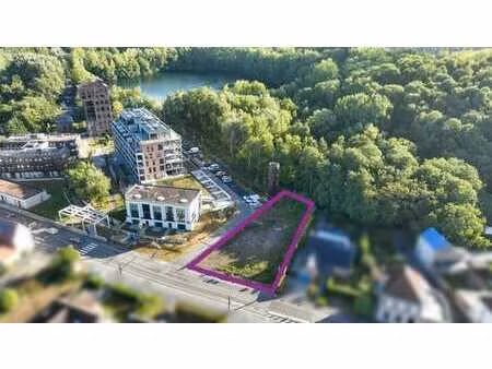 terrain à bâtir de 968 m² – façade 25 m