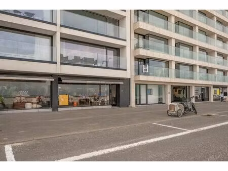 local commercial avec une façade de 7 mètres largeur  situé