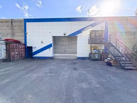 entrepot  bureaux et conciergerie