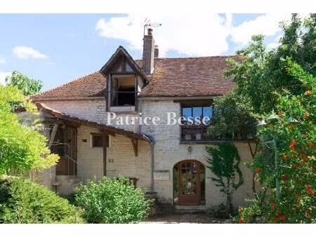 au coeur d'un village de l'yonne  un logis rural composé de deux maisons avec granges ...