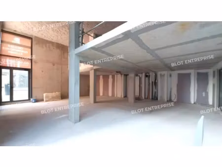 a louer - cellule commerciale en duplex - 136 m² st malo