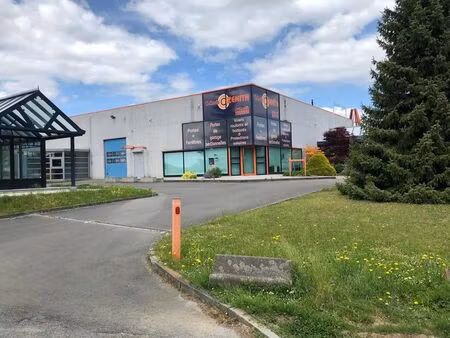 entrepôt avec bureaux et parking - 700 m²+mezzanine 150 m²