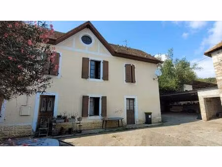 véritable béarnaise avec 6 chambres sur terrain clôturé de 5000m2