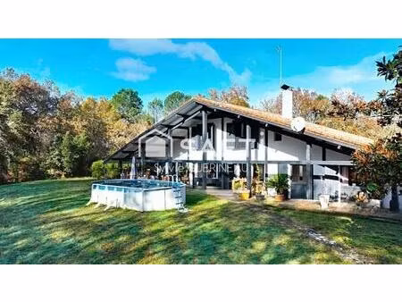 maison landaise de 263 m2 sur 9150 m2 de terrain.