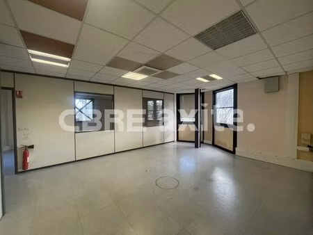 location local professionnel 82m² cran gevrier 74960
