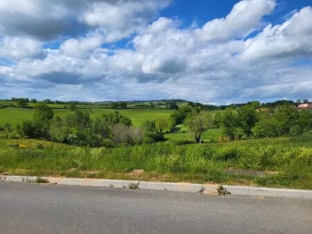 terrain libre constructeur de 733 m² avec une belle vue dégagée