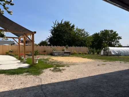 maison 5 pièces + hangar.