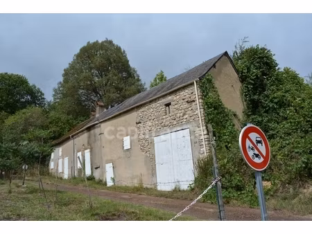 grange sur terrain constructible de 8267 m2 en partie boisé à crux la ville (58330)