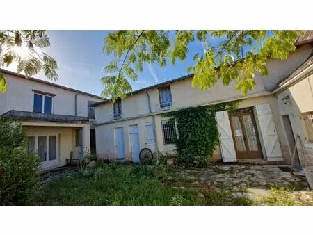 maison avec second bâtiment à rénover à mézières-en-brenne