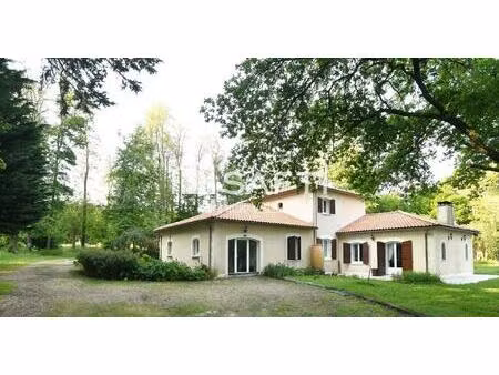 joli domaine à vendre à vanxains (24600)