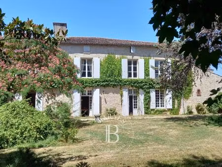 exclusivité - marais poitevin - manoir xvie et xviiie de 500 m² - jardin clos avec...