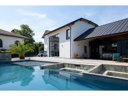 pau  maison de ville  6 chambres  piscine et dépendance