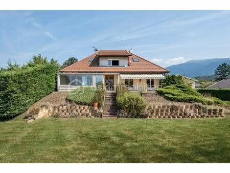 villa de luxe à vendre à brié-et-angonnes