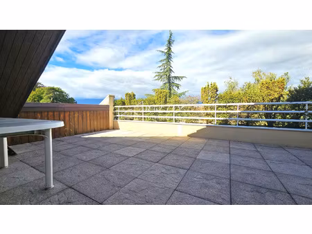 attique de 145m2 avec terrasses de 67m2 à ferney