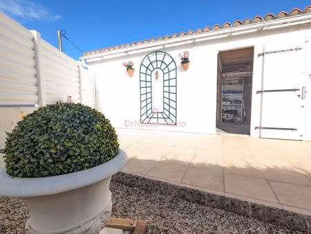 les sables d'olonne - appartement 1er étage - 58m² - cour - garage - dependances - proche 