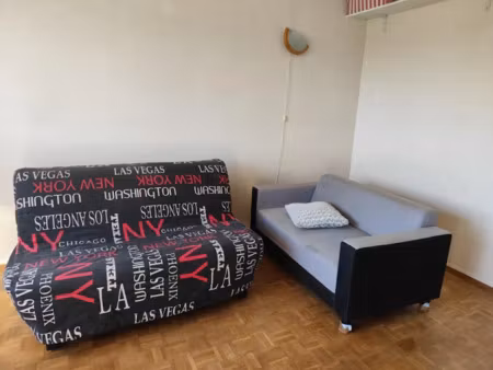 location meublée appartement 1 pièce 27 m² à elancourt (78990)  610 €