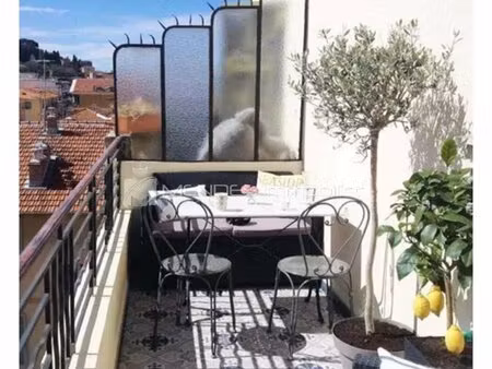 jolie 2 pieces dernier etage nice