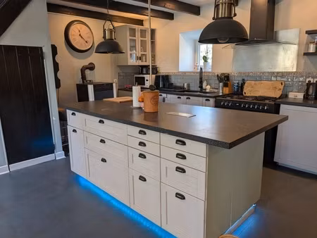 maison 2 chambres au calme à locarn(22) avec garage  grand jardin et dépendances dont un g