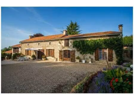 vente maison piscine à thurageau (86110) : à vendre piscine / 200m² thurageau