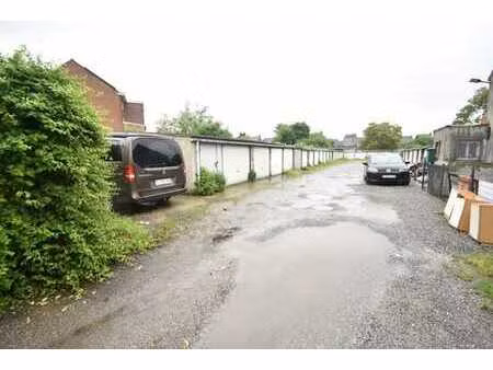 lot de 5 garages à vendre + petit terrain à bâtir + 1 place
