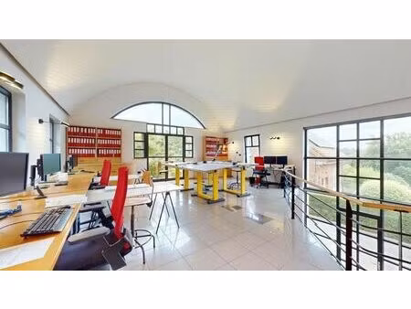 spacieux bureaux transformables en habitation résidentielle