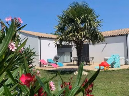 maison de plain-pied 116 m² ? centre village ? classe a -3 chambres - garage - jardin clos