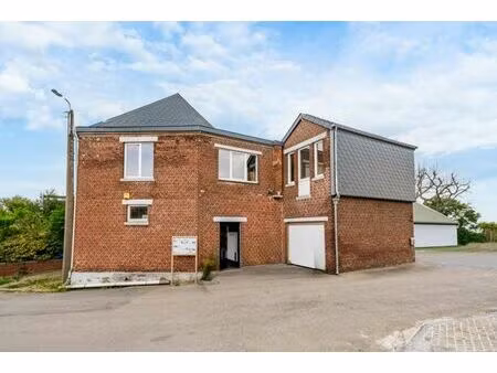 immeuble industriel ou entrepôts à louer.