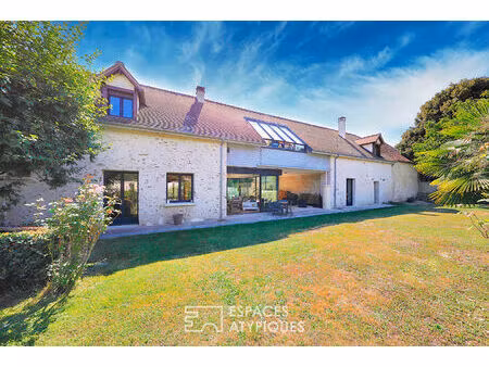 authentique maison en pierre  rénovée avec piscine et esprit familial