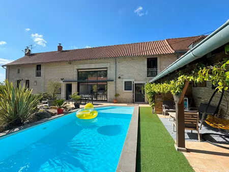 propriété de 220 m² 5 chambres. 6000m² de terrain.