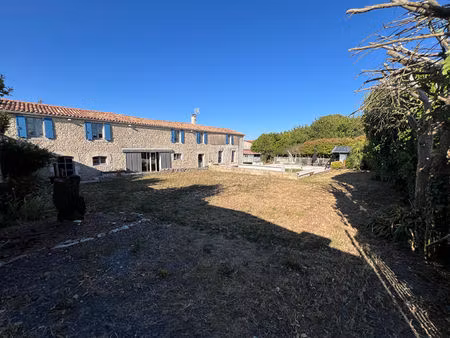 maison en pierre avec locatifs - charme - grand jardin - piscine - grand garage