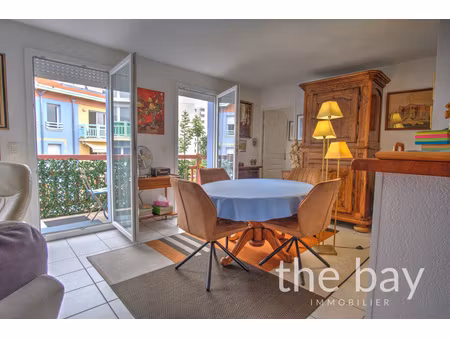 duplex trois chambres plus bureau au cœur de l'aiguillon