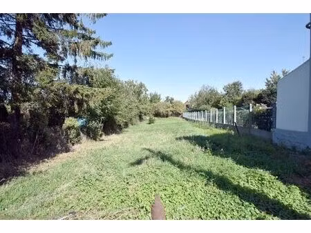 terrain à bâtir de 8 ares 10 ca  proposant 10 mètres de faça