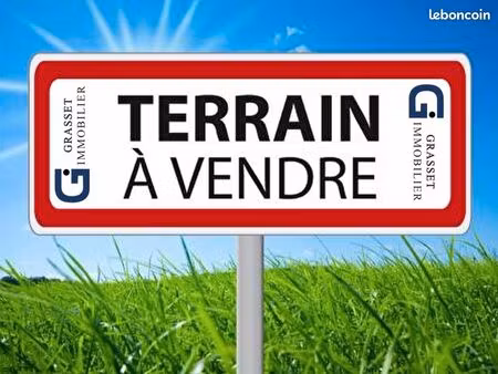 terrain 680 m² geovreisset
