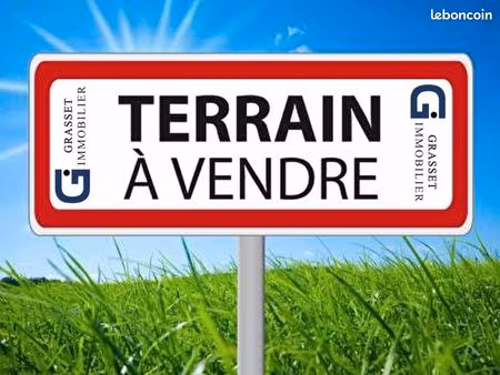 terrain 700 m² geovreisset