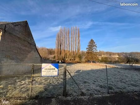 terrain 916 m² selens