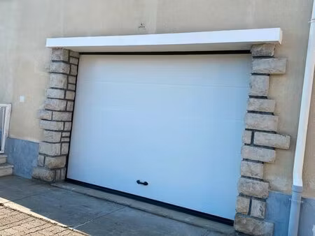 parking garage voiture fermé et sécurisé