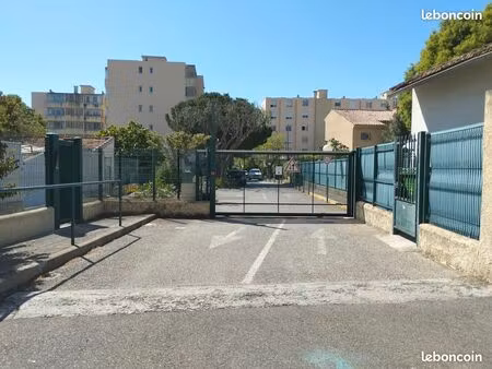 place de parking à louer – pratique et bien située