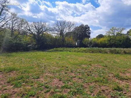 terrain 726 m² puget sur argens