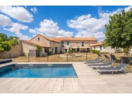 ancienne ferme rénovée à l'esprit provençal