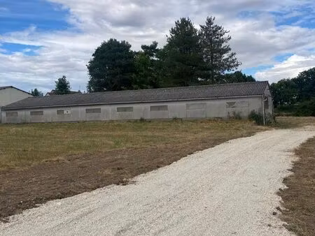 bâtiment / hangar 320m2