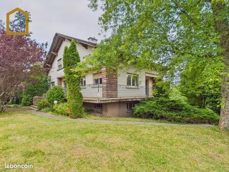 maison 9 pièces 220 m²