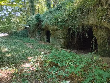 cave dans la roche