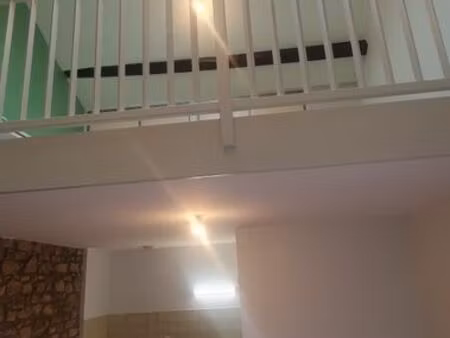 studio avec mezzanine de 32 m2 à monsols