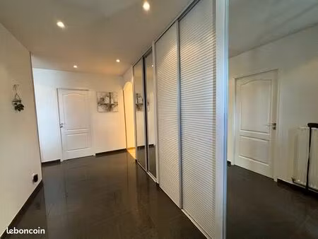 loft/atelier/surface 6 pièces 184 m²